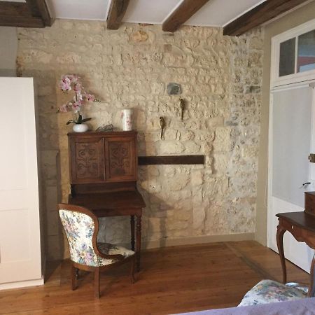 Bed and Breakfast De Charme Et D'Eau Saint-Savinien Esterno foto