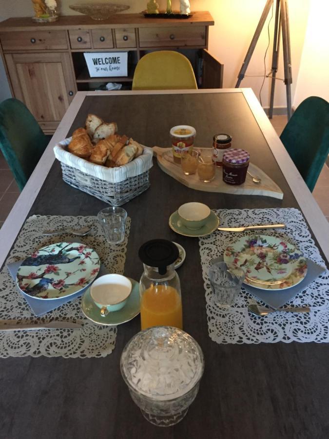 Bed and Breakfast De Charme Et D'Eau Saint-Savinien Esterno foto