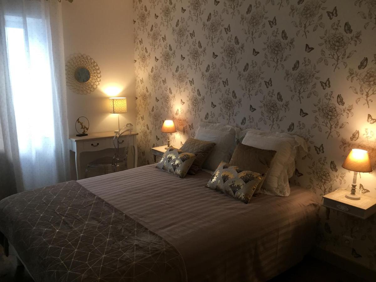 Bed and Breakfast De Charme Et D'Eau Saint-Savinien Esterno foto