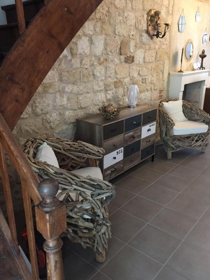 Bed and Breakfast De Charme Et D'Eau Saint-Savinien Esterno foto