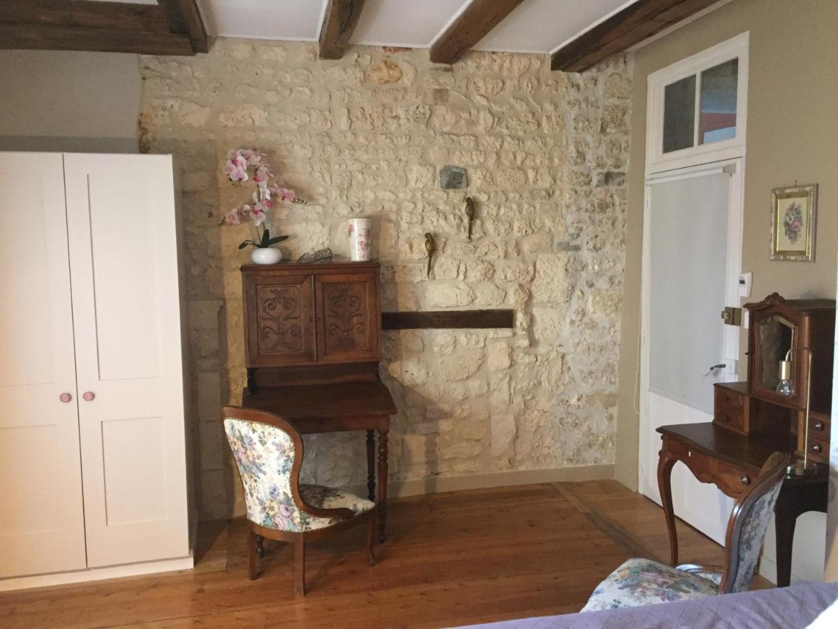 Bed and Breakfast De Charme Et D'Eau Saint-Savinien Esterno foto